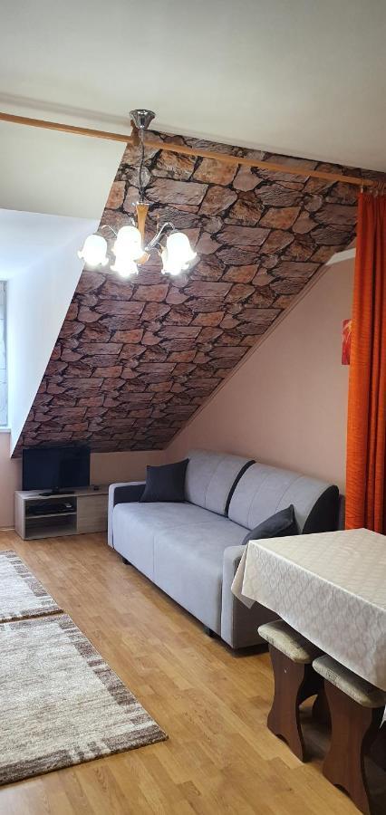 Venusz Apartman Cserkeszőlő Dış mekan fotoğraf