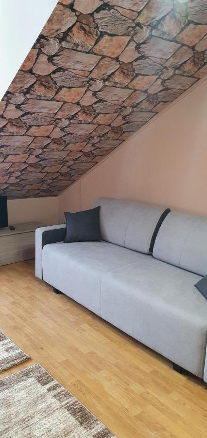 Venusz Apartman Cserkeszőlő Dış mekan fotoğraf